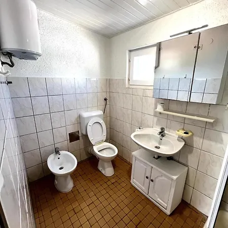 Jakov Διαμέρισμα Ražanj