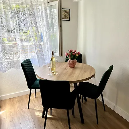 Jakov Διαμέρισμα Ražanj