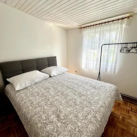 Jakov Διαμέρισμα