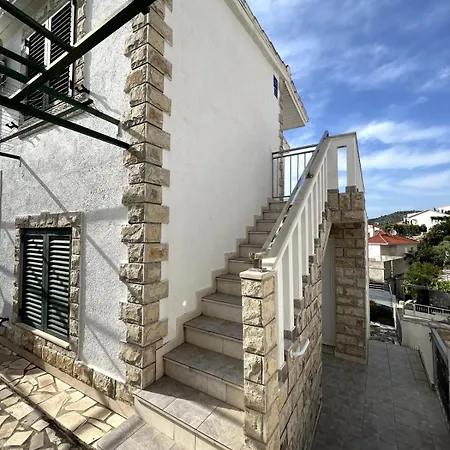 Jakov Διαμέρισμα