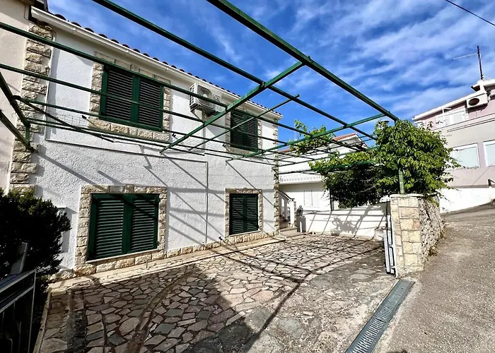 Apartment Jakov Razanj